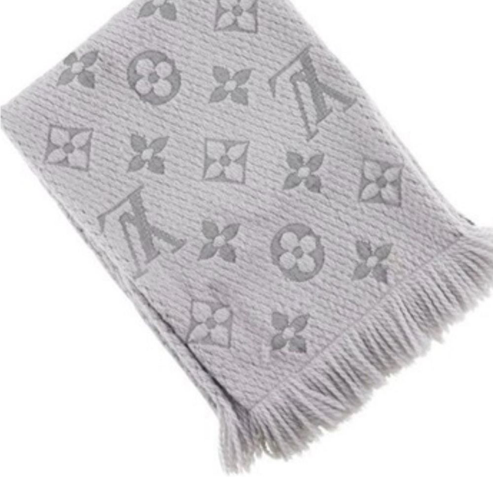 AUTHENTIC! Louis Vuitton Gray Monogram Scarf. PRICE REDUCED! Great condition!